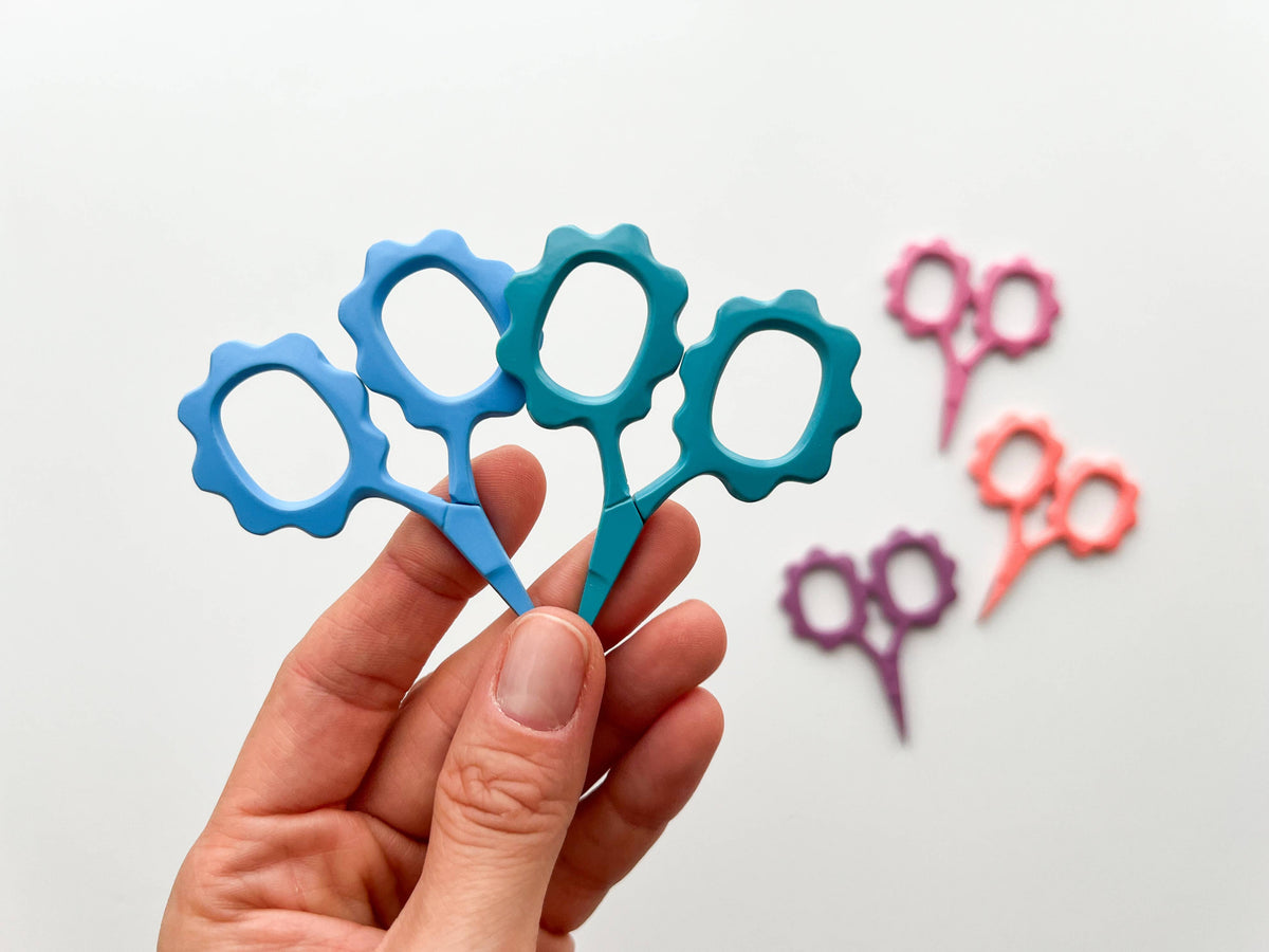 Small Flower scissors, tiny embroidery scissors: Barbie Pink