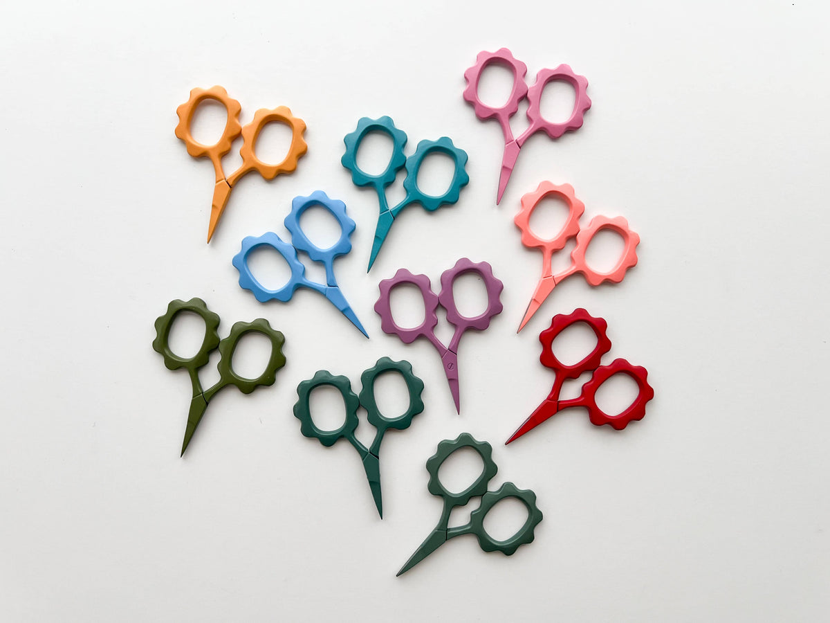 Small Flower scissors, tiny embroidery scissors: Barbie Pink